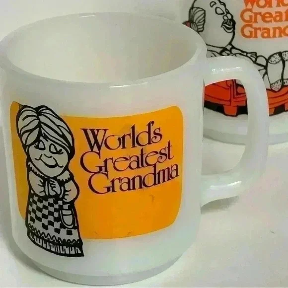 Set of 2 vintage Glasbake milk glass coffee mugs for grandma and grandpa - Picture 4 of 12